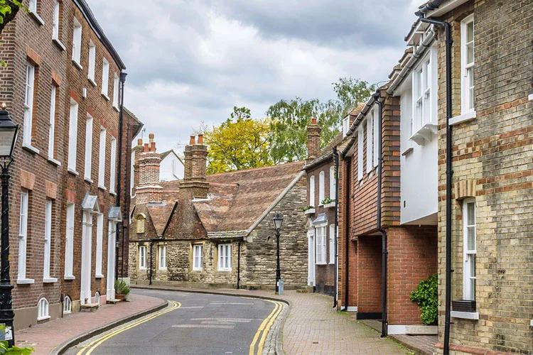 Choosing a qualified Surveyor Southampton with expert tips for property
